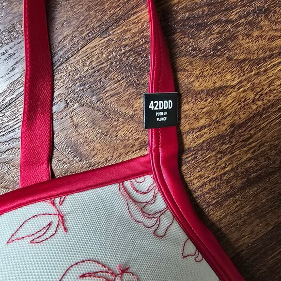 Plunge Push-Up Embroidered Lace Straight Back Bra - 42DDD - :Lipstick Red - Picture 2 of 12